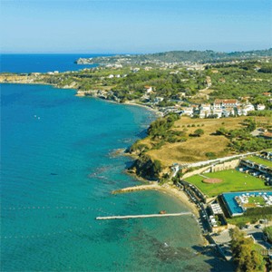 Widok z lotu ptaka na plażę w Tragaki, Zakynthos, Greece - wycieczki lokalne dla dzieci
