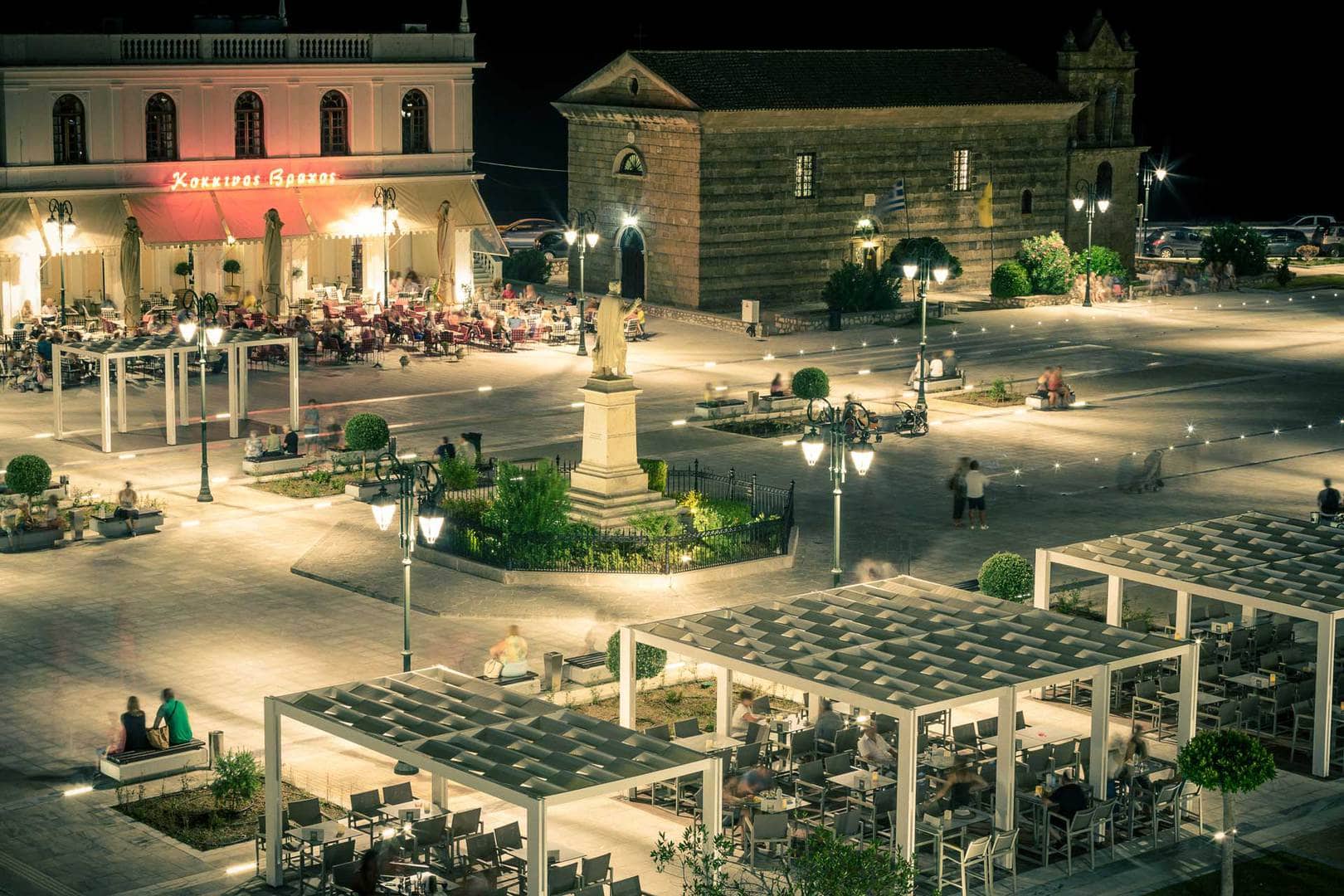 Opis zdjęcia: Plac Solomosa nocą, Zakynthos, Grecja, spacer po mieście Zakynthos podczas wycieczki fakultatywnej na Zakynthos