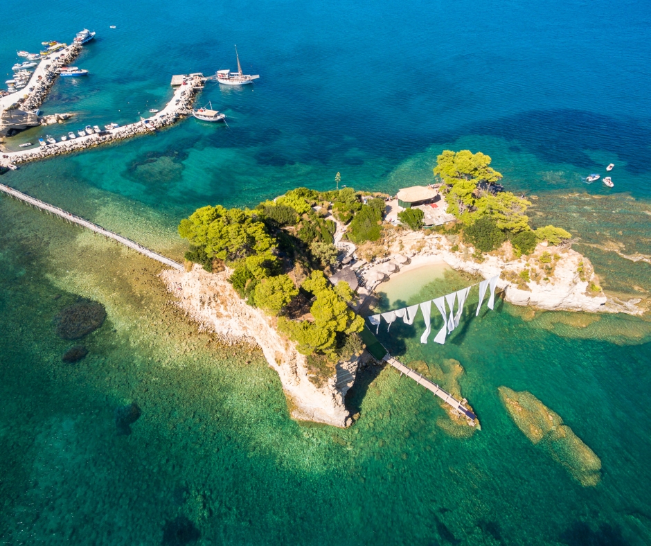 Wyspa Cameo i port Agios Nikolaos z lotu ptaka. Zakynthos Grecja