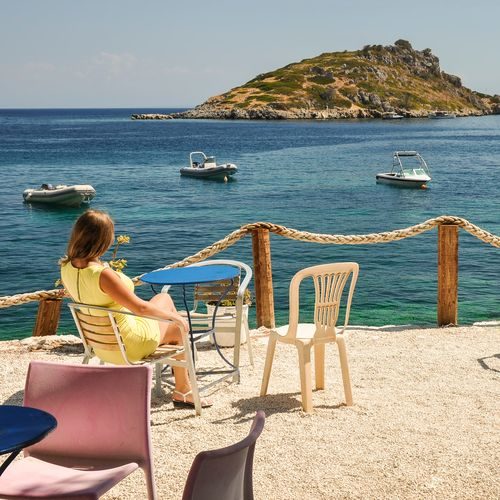 Agios-Nikolaos-kobieta-odpoczynek-relaks-zante-magic-tours-wycieczki-fakultatywne