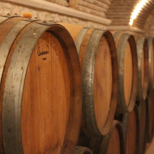 beczki z winem na Zakynthos w winiarni Callinico